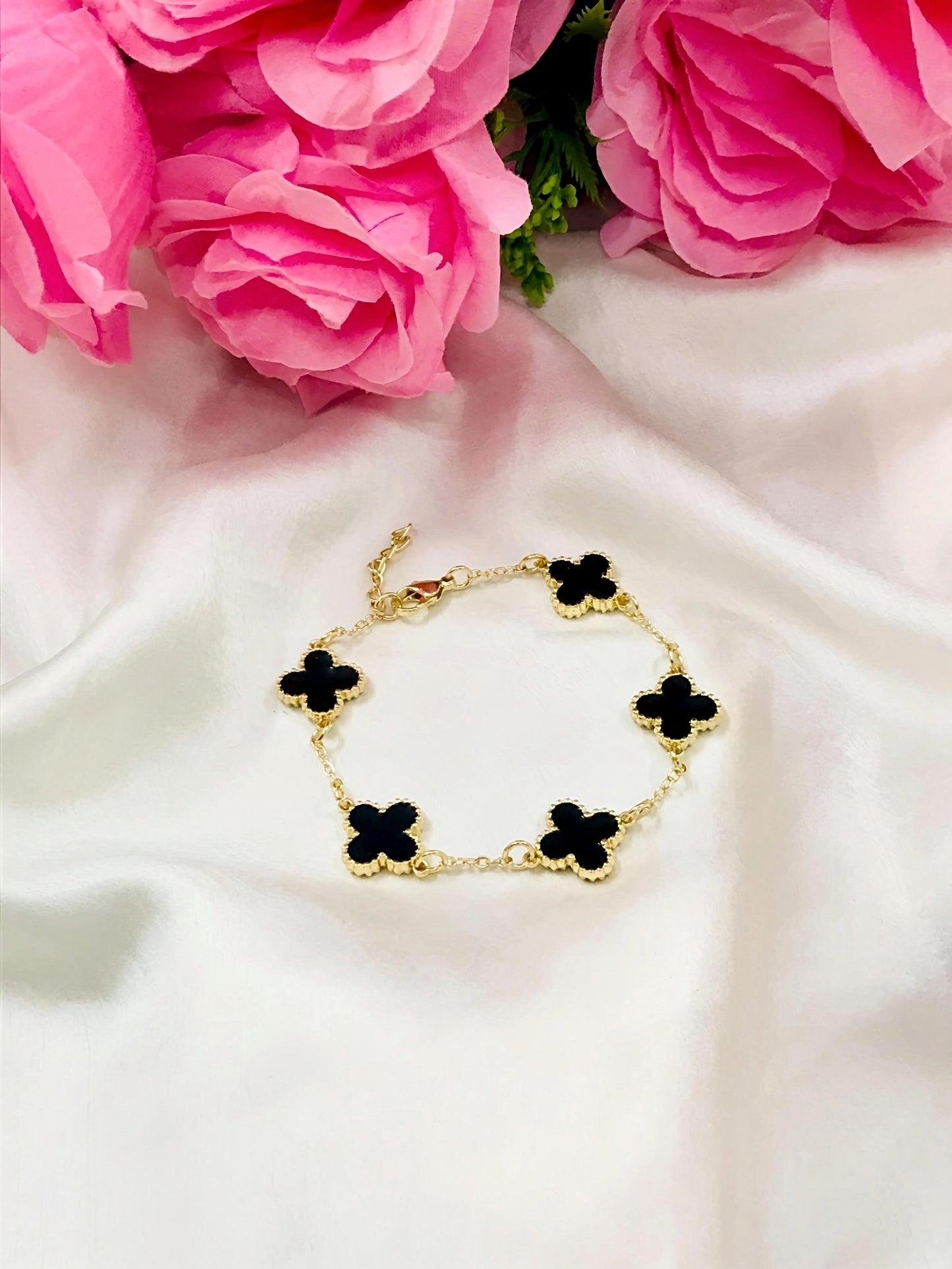 Elegant Black Clover Bracelet